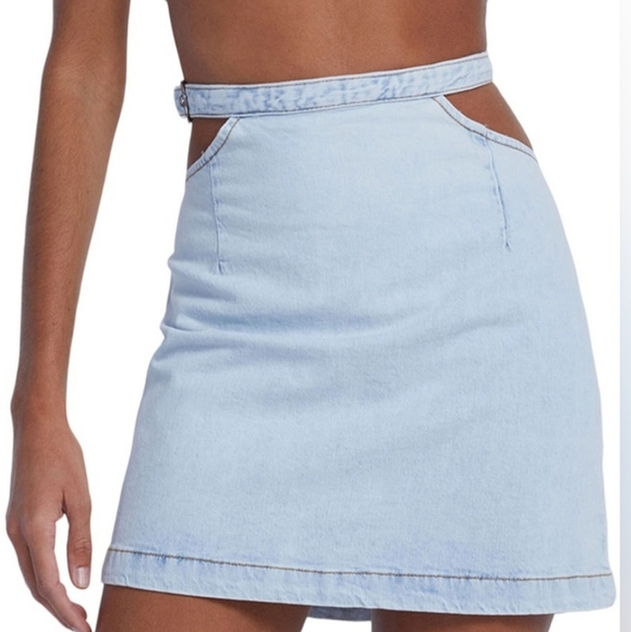 2/$20 - Submit a bundle offer for 2 or more clothing items with this title $10ea - Picture 6 of 6